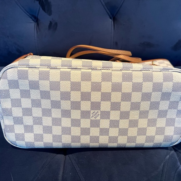 *SOLD* Authentic Louis Vuitton Neverfull MM - Picture 5 of 9
